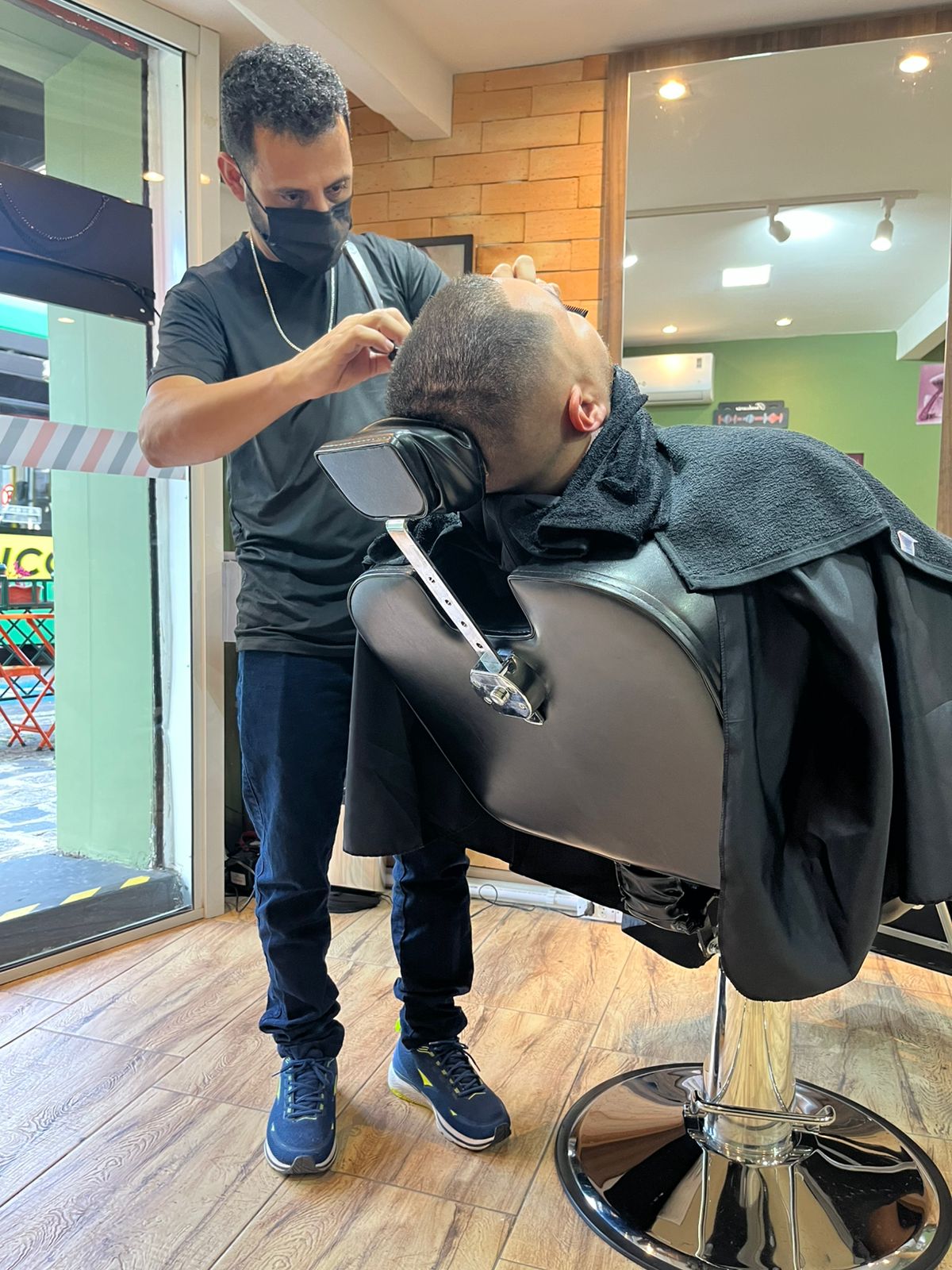Debarba Barbearia: Onde Estilo e Tradição se Encontram em Curitiba