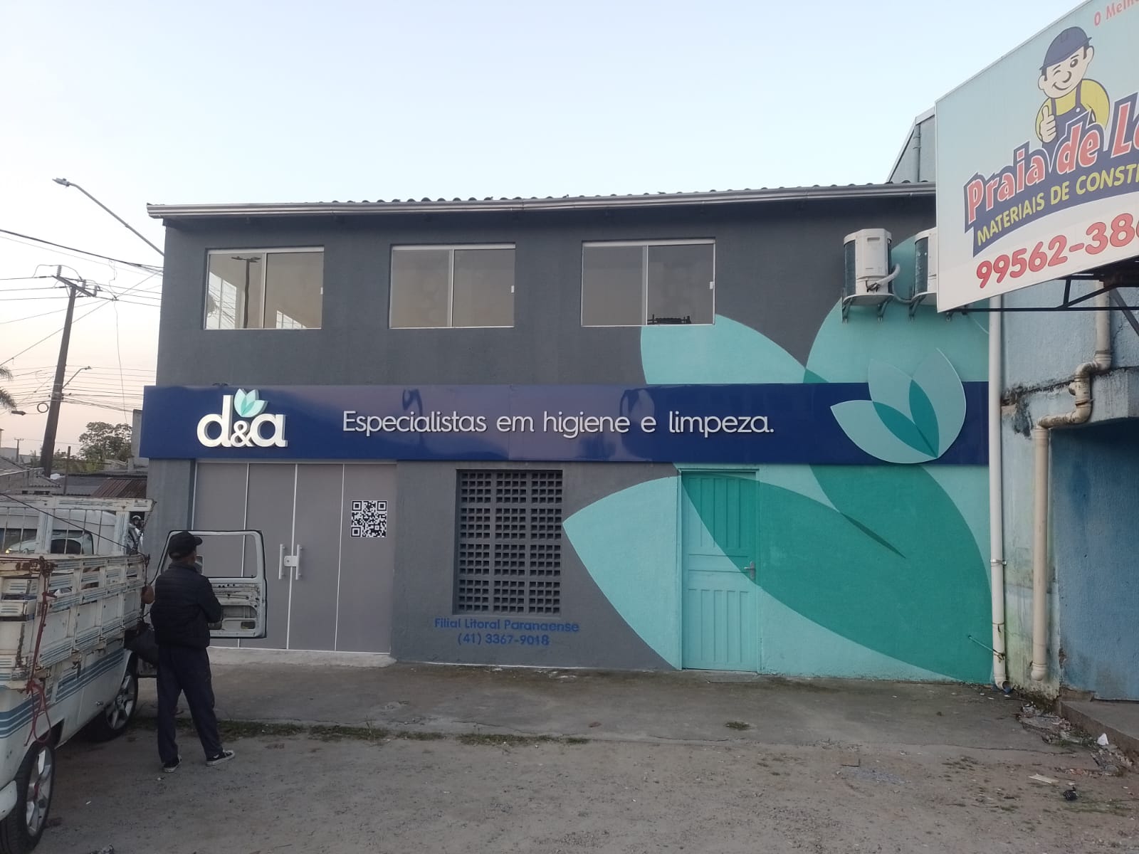 Fachada em ACM em Almirante Tamandaré: confiança, precisão e marca forte